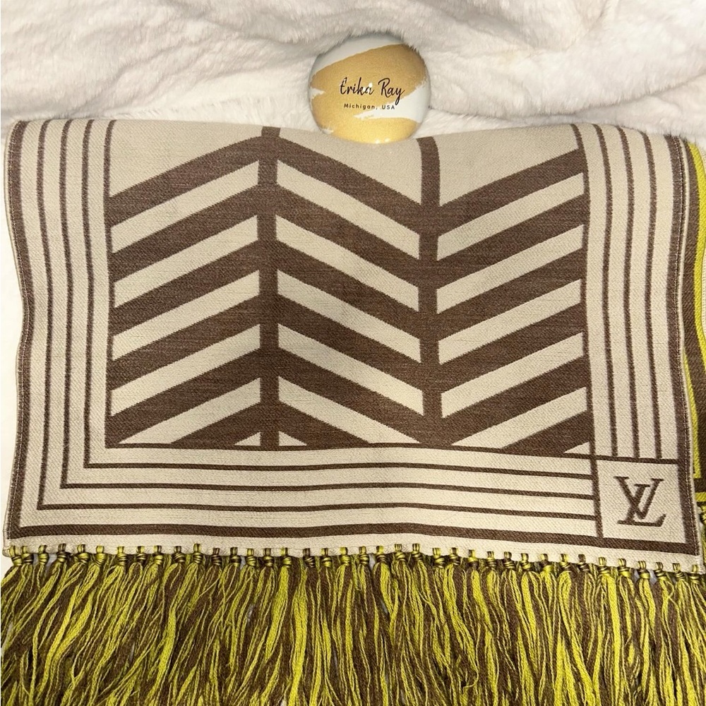 Louis Vuitton Brown & Green Chevron Wool Scarf - Picture 8 of 16